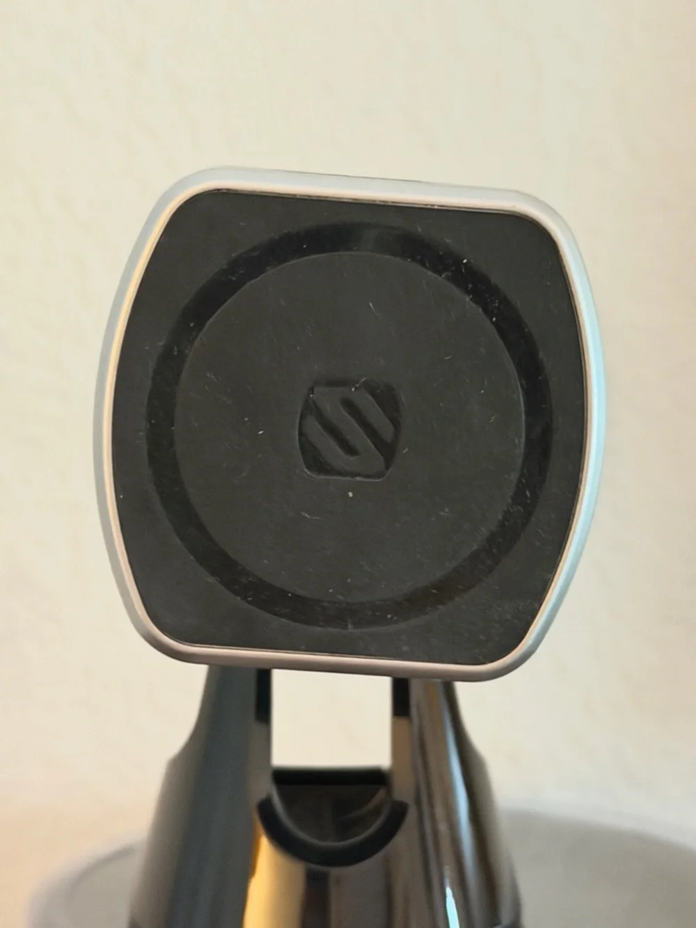 MAGICMOUNT Magnetic Car Phone Mount - Black & Silver